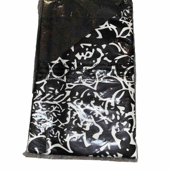 Demdaco Black and White Pull Through Scarf Super Soft Abstract Design NWT - Picture 5 of 5